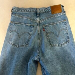 Levi’s ribcage ankle Jean